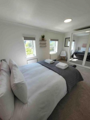 5 Bed Modern Cheltenham Town Centre Home
